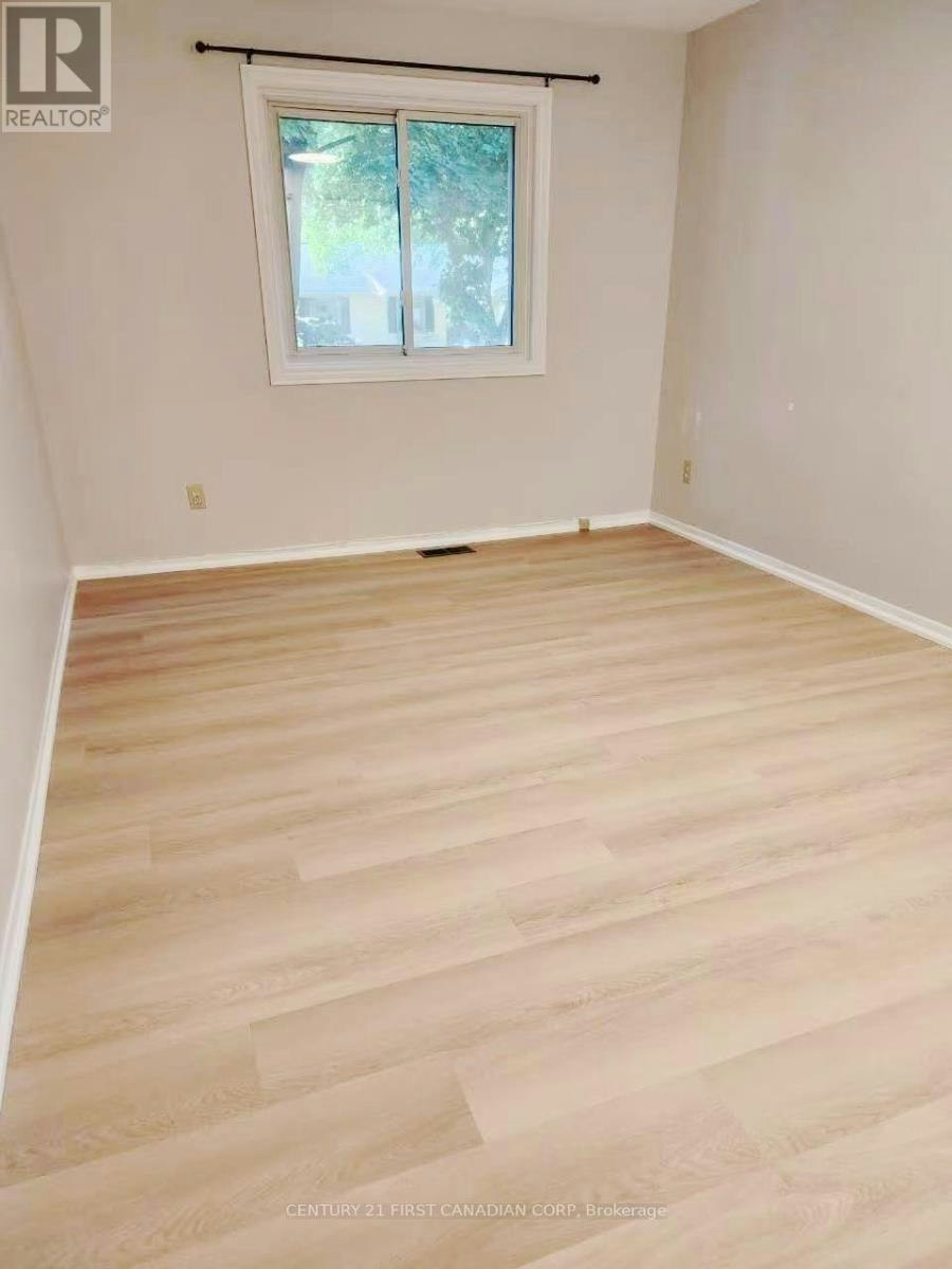 UPPER LEVEL-711 Algoma Avenue, London, ON, N5X 1W4 - 14