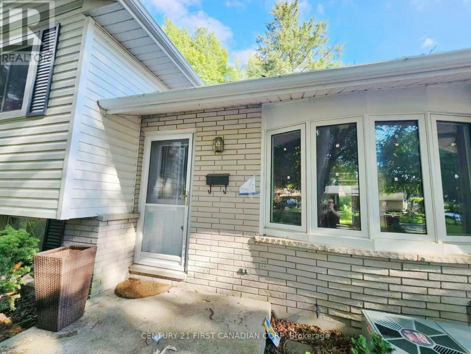 UPPER LEVEL-711 Algoma Avenue, London, ON, N5X 1W4 - 3