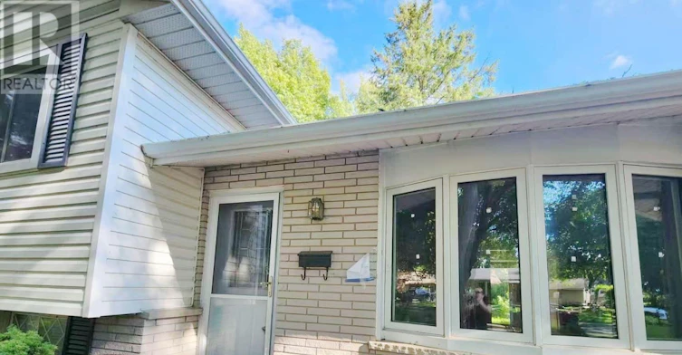 UPPER LEVEL-711 Algoma Avenue, London, ON, N5X 1W4 - 3