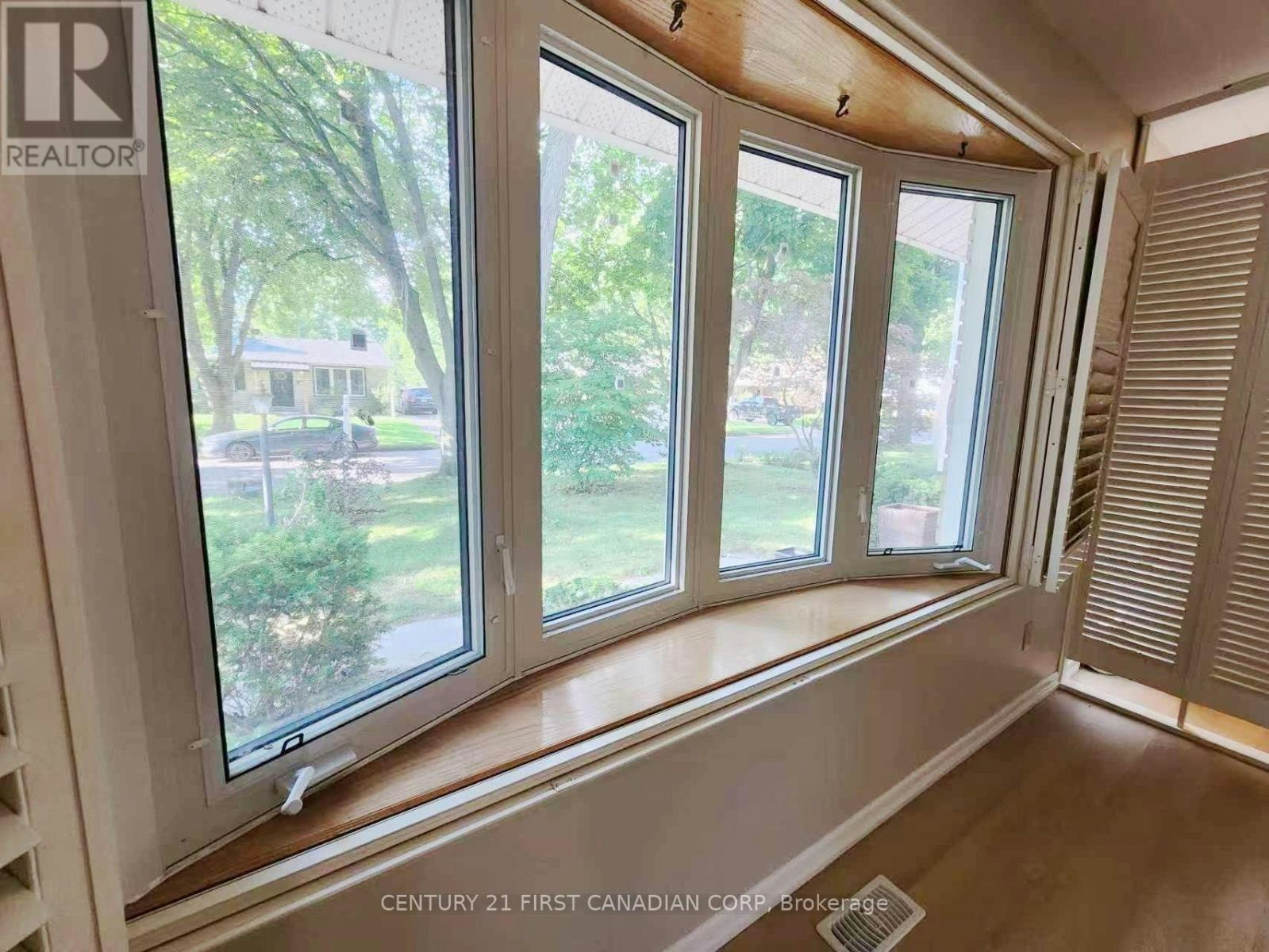UPPER LEVEL-711 Algoma Avenue, London, ON, N5X 1W4 - 6