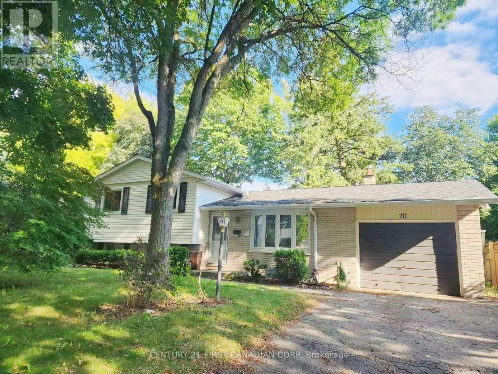 UPPER LEVEL-711 Algoma Avenue, London, ON, N5X 1W4