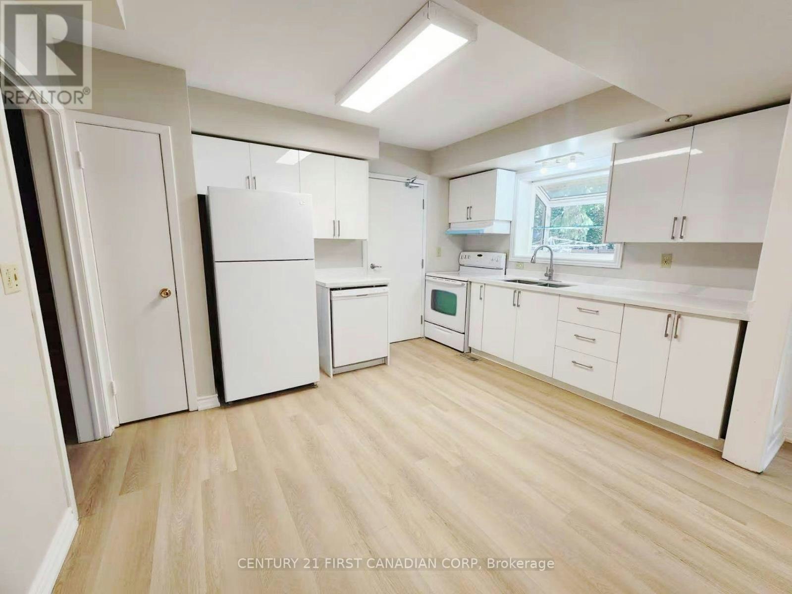 UPPER LEVEL-711 Algoma Avenue, London, ON, N5X 1W4 - 2