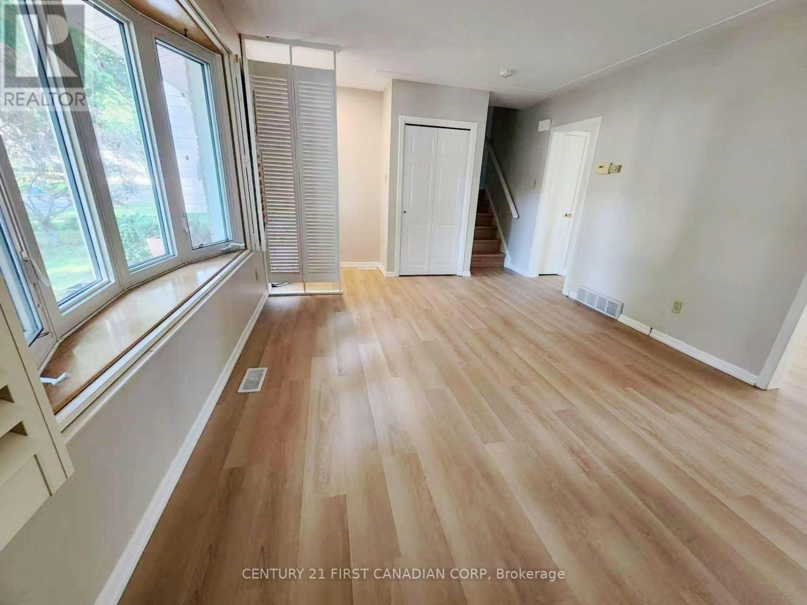 UPPER LEVEL-711 Algoma Avenue, London, ON, N5X 1W4 - 4