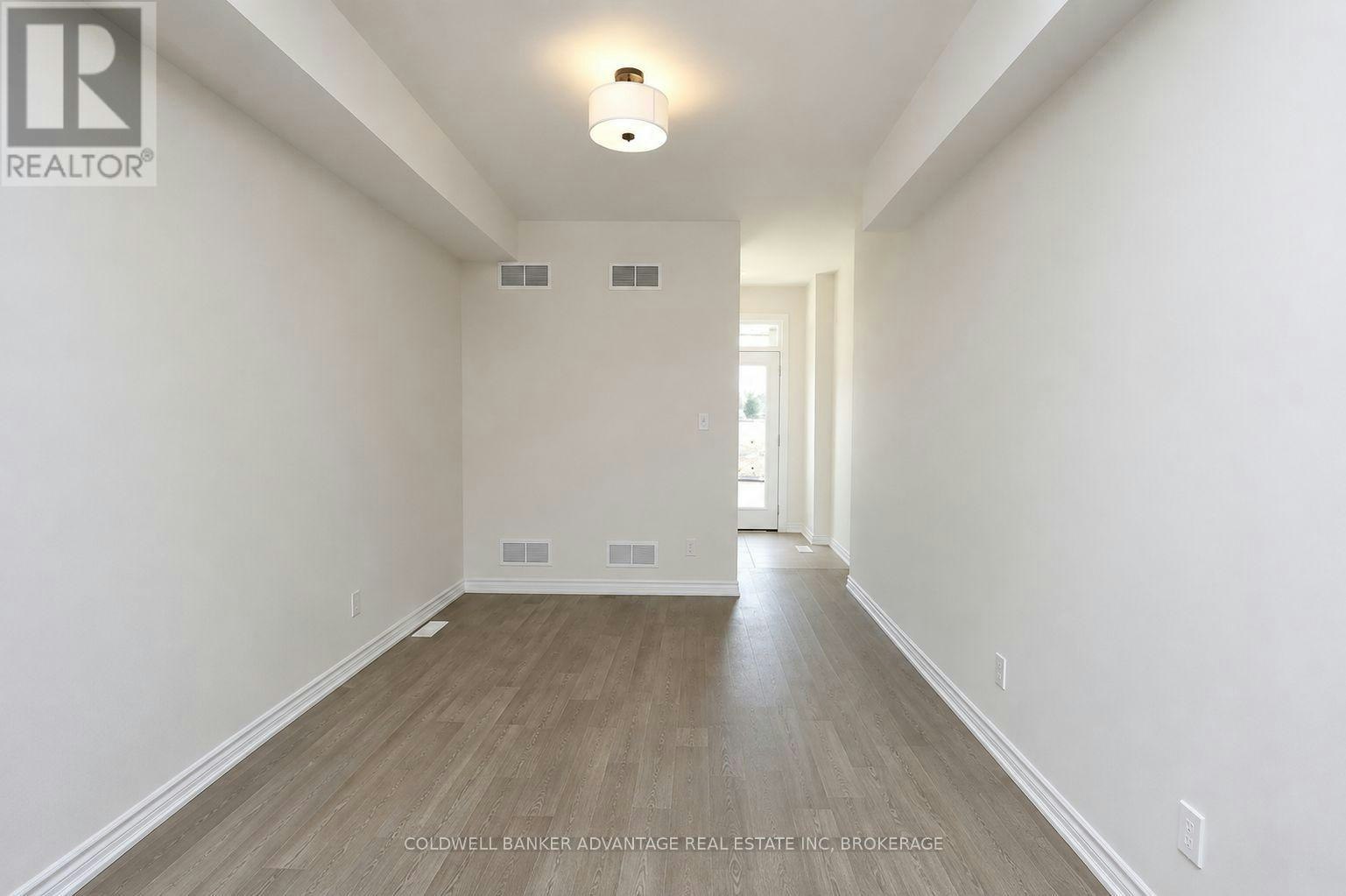 138 Renfrew Trail, Welland, ON, L3C 0K2 - 2