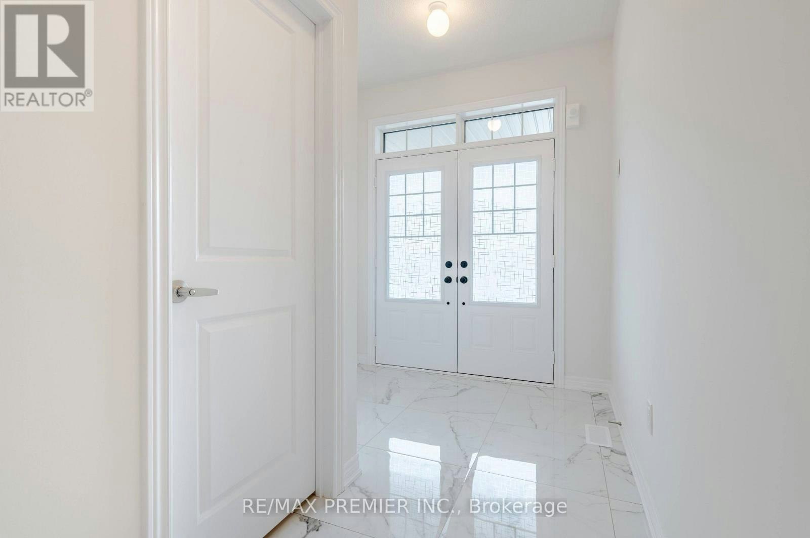 1375 Klondike Court, Oshawa, ON, L1L 0T1 - 2