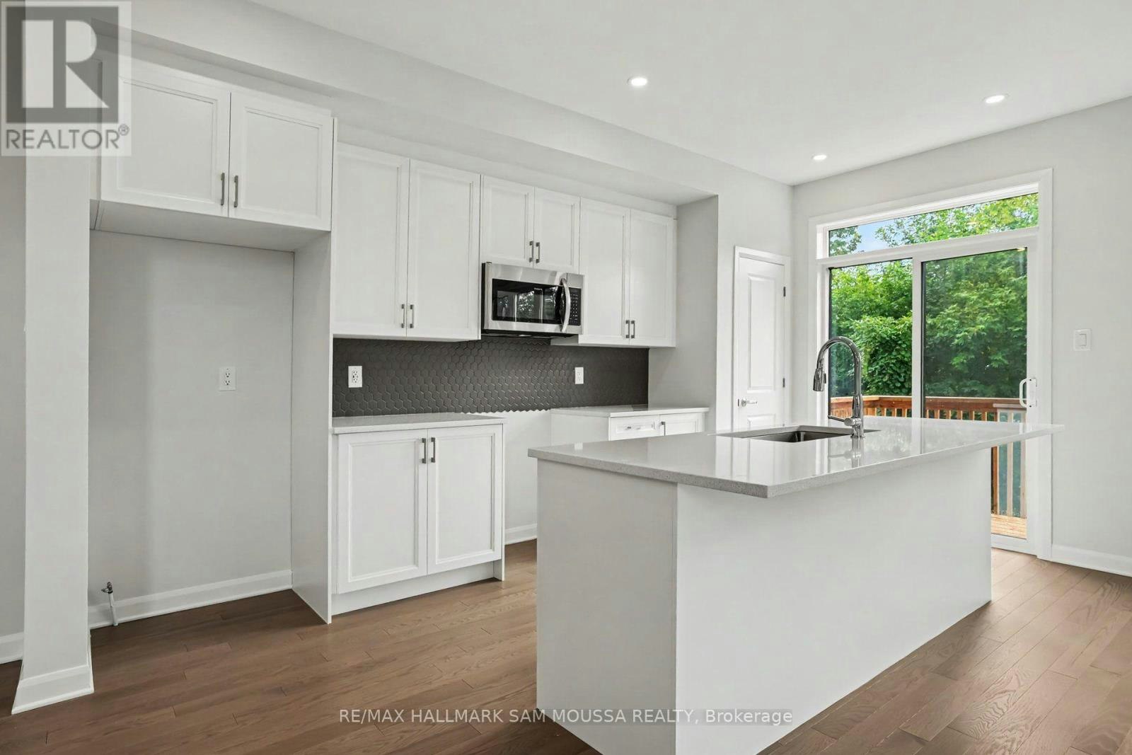 886 Eileen Vollick Crescent, Ottawa, ON, K2W 0M8 - 7