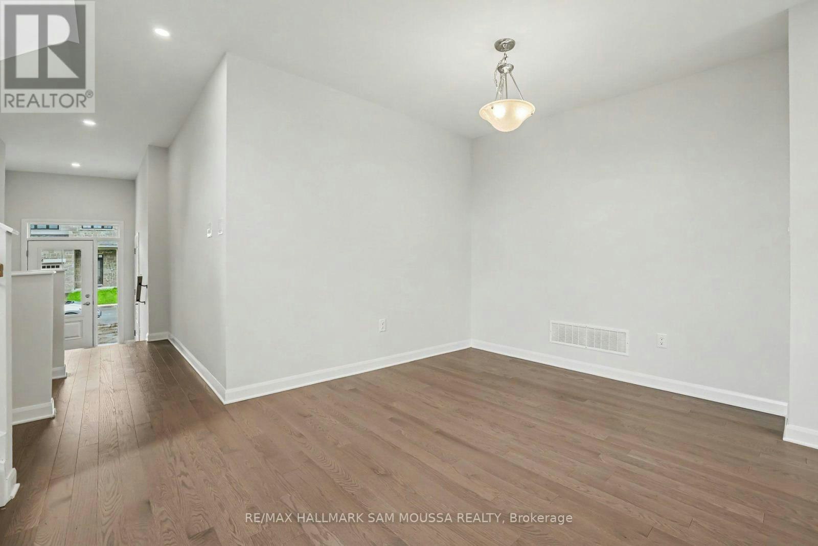 886 Eileen Vollick Crescent, Ottawa, ON, K2W 0M8 - 5