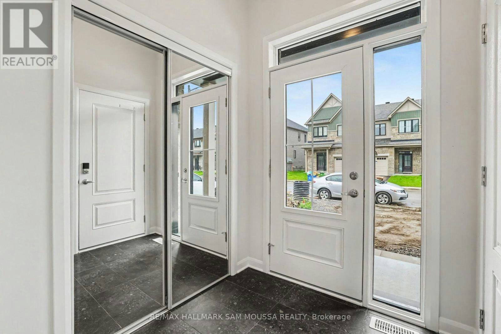 886 Eileen Vollick Crescent, Ottawa, ON, K2W 0M8 - 4