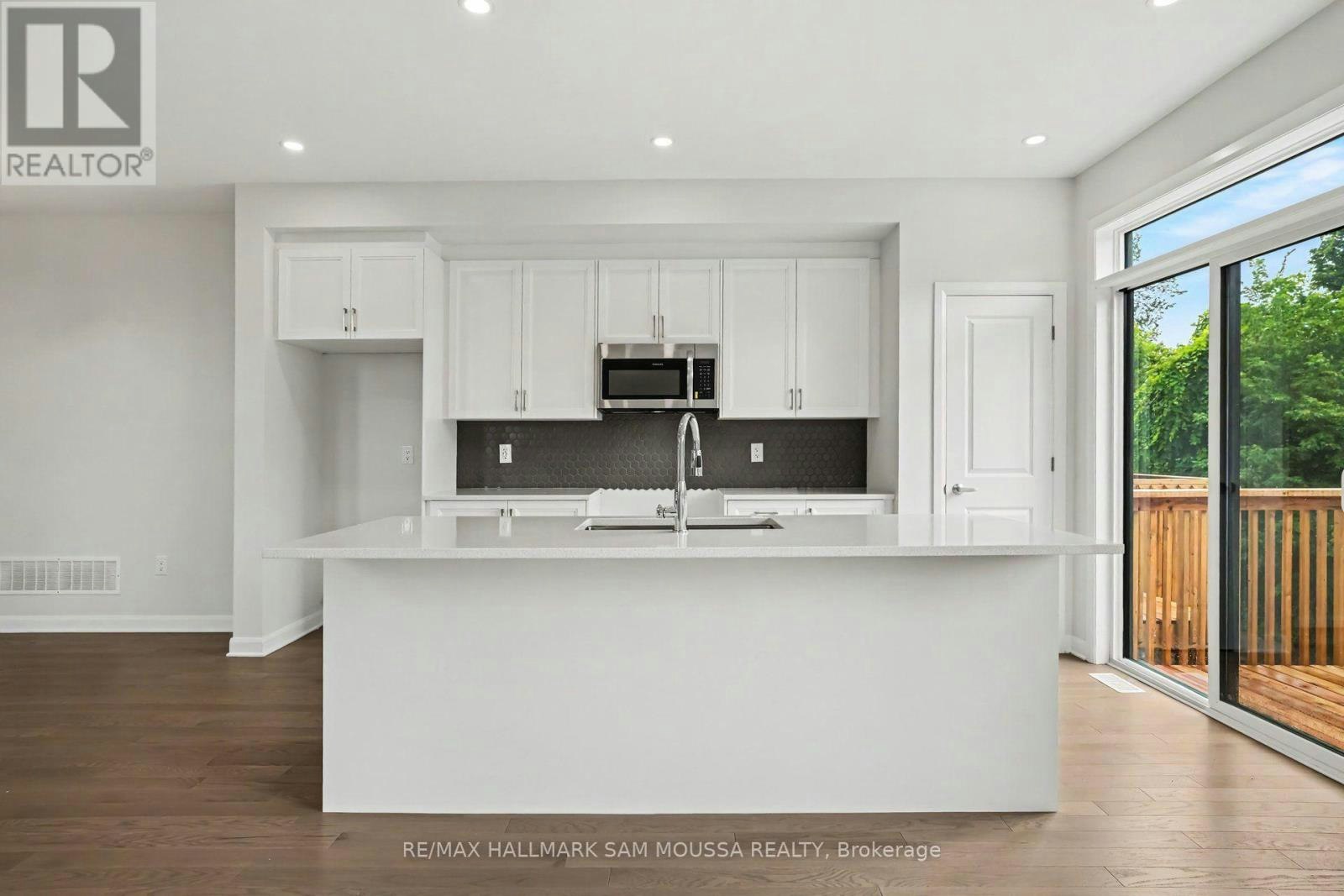 886 Eileen Vollick Crescent, Ottawa, ON, K2W 0M8 - 8