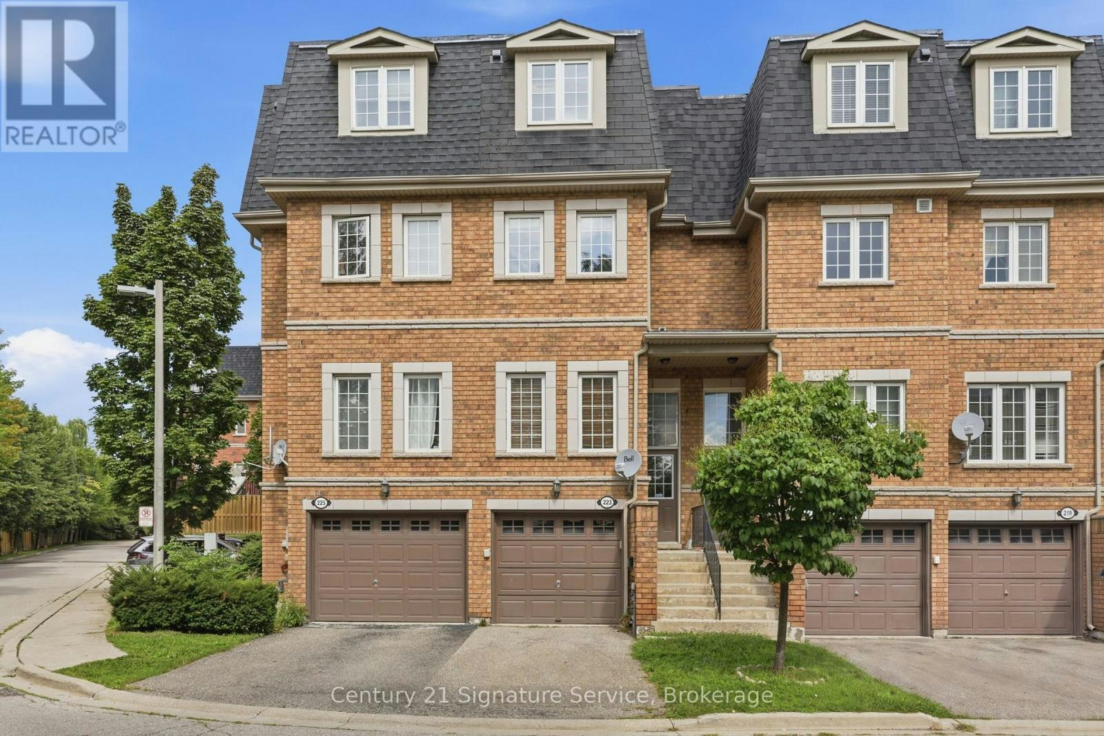 223-435 Hensall Circle, Mississauga, ON, L5A 4P1