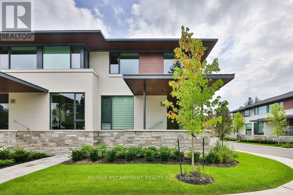 16-10 Maple Grove Drive, Oakville, ON, L6J 0E1