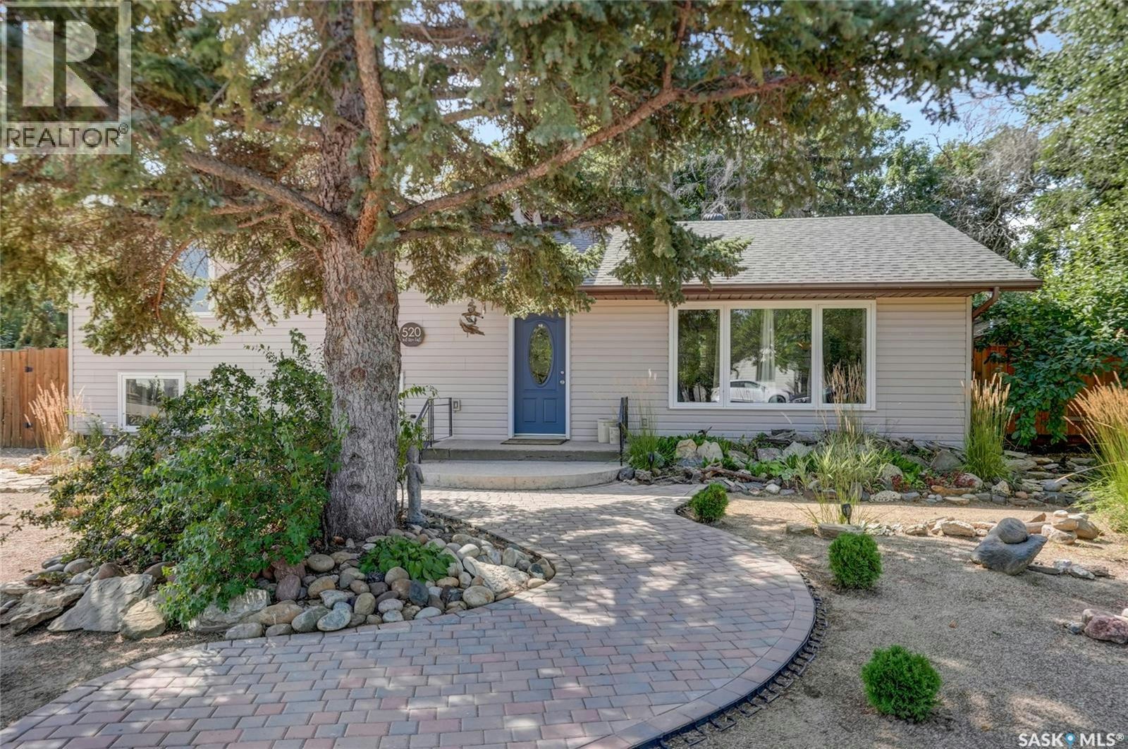 520 3rd Avenue E, Assiniboia, SK, S0H 0B0