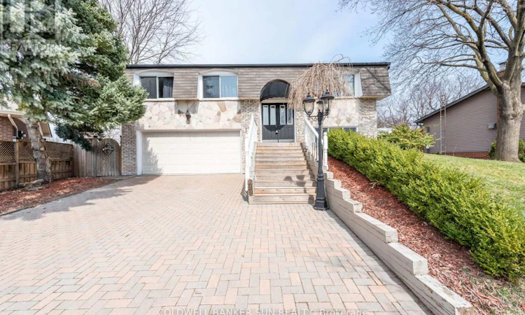 2483 Yarmouth Crescent