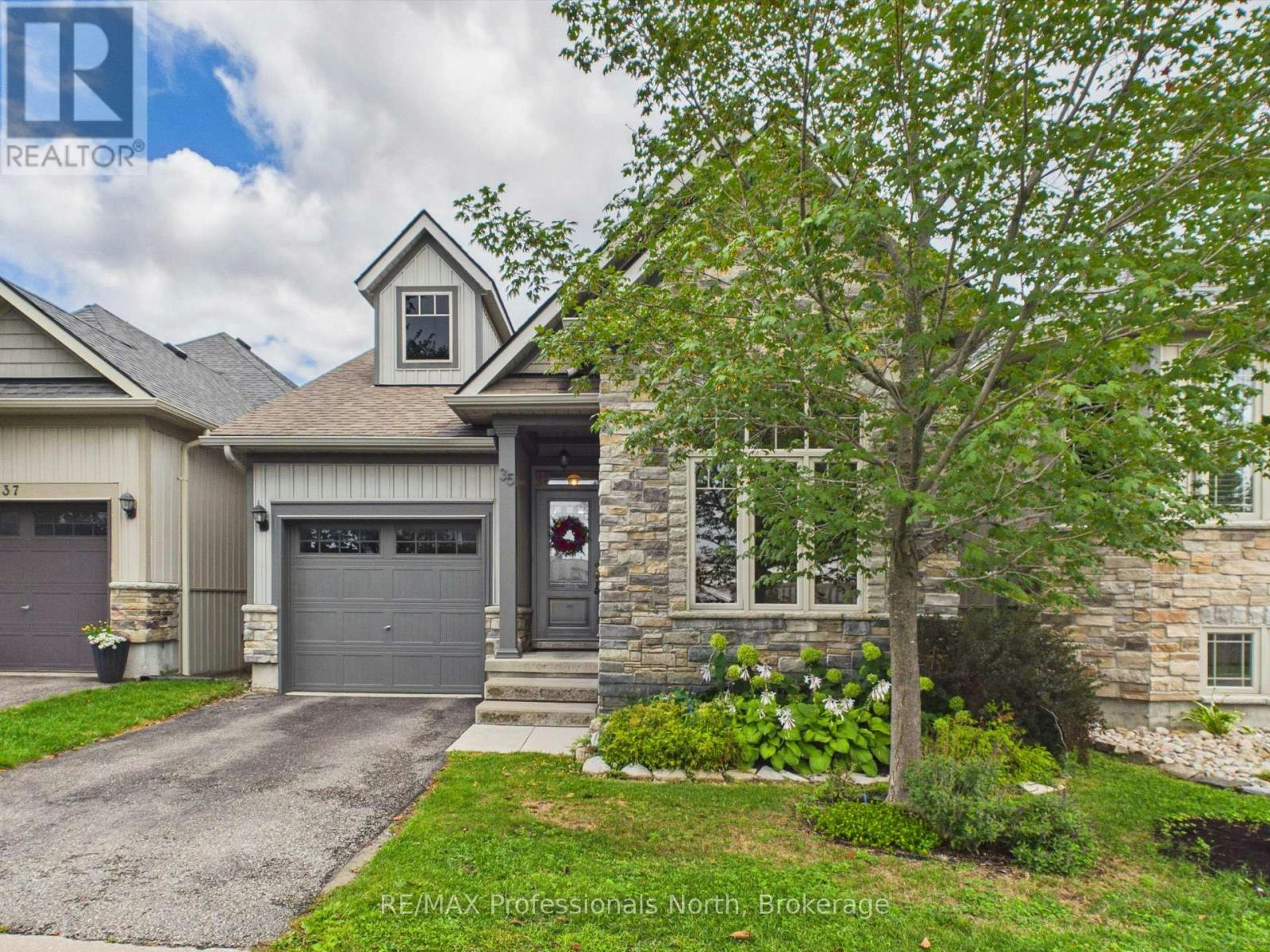 35 Canterbury Circle, Orillia, ON, L3V 0C9
