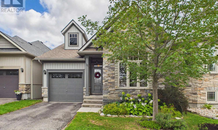 35 Canterbury Circle