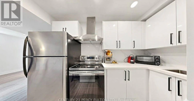 372B Hounslow Avenue, Toronto, ON, M2R 1H6 - 6
