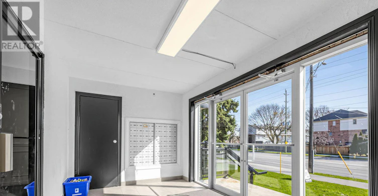 7-200 Garden Street, Whitby, ON, L1N 0L7 - 2