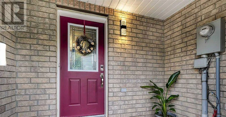 19 Bilbrough Street, Aurora, ON, L4G 7W3 - 2