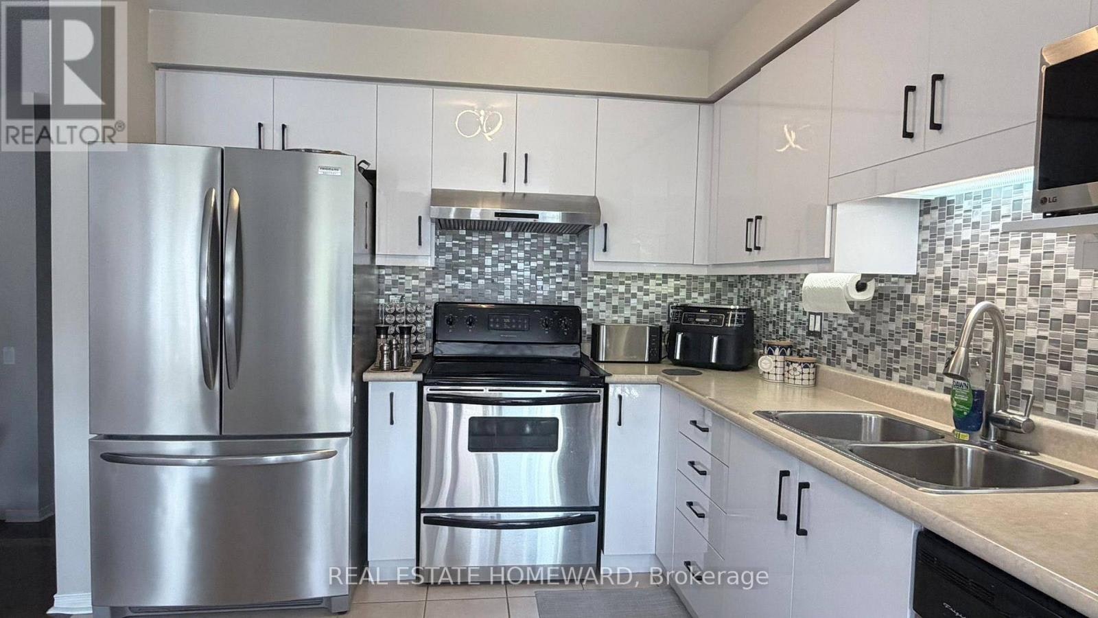 19 Bilbrough Street, Aurora, ON, L4G 7W3 - 10