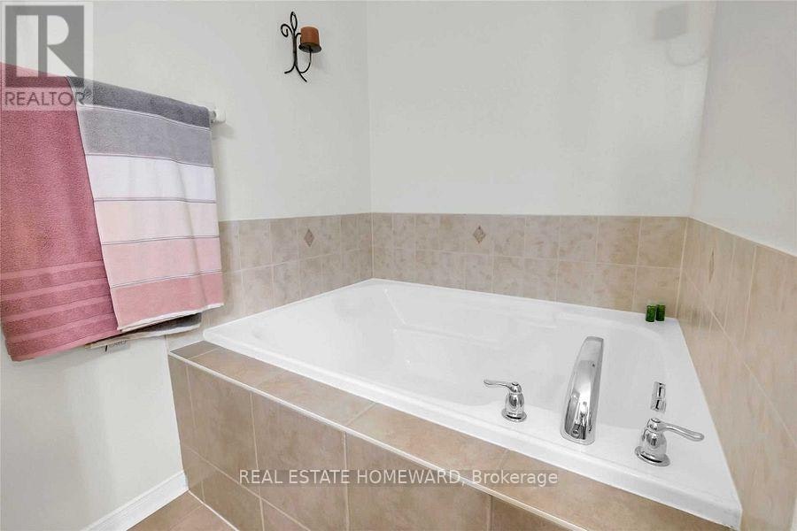 19 Bilbrough Street, Aurora, ON, L4G 7W3 - 30