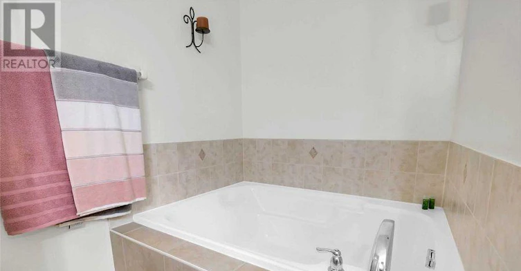 19 Bilbrough Street, Aurora, ON, L4G 7W3 - 30
