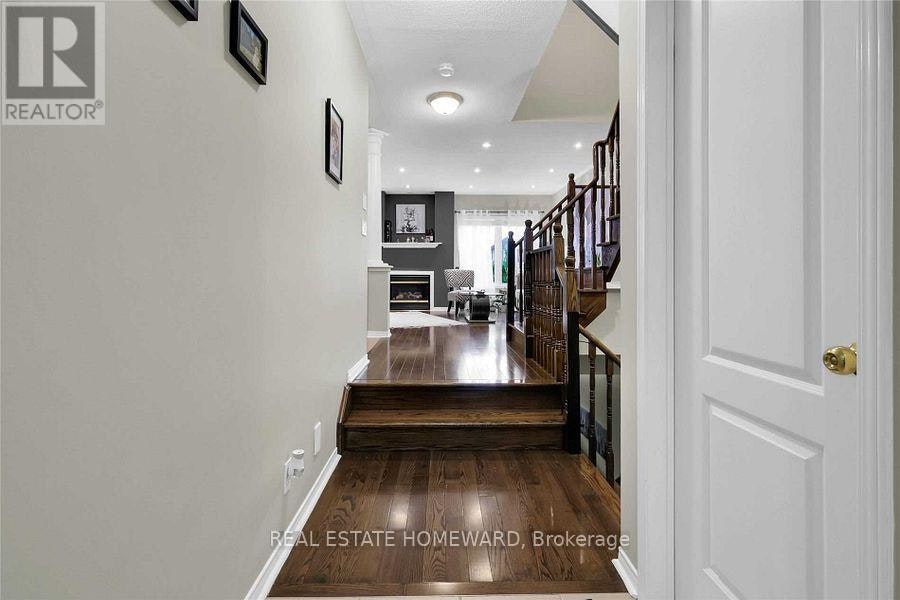 19 Bilbrough Street, Aurora, ON, L4G 7W3 - 4