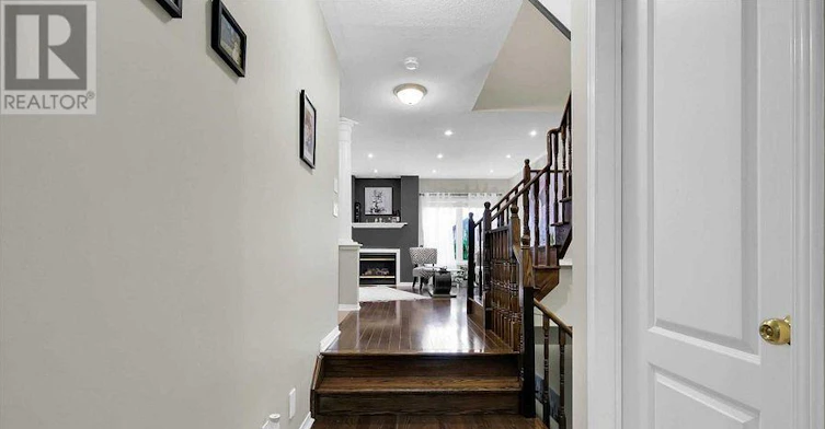 19 Bilbrough Street, Aurora, ON, L4G 7W3 - 4