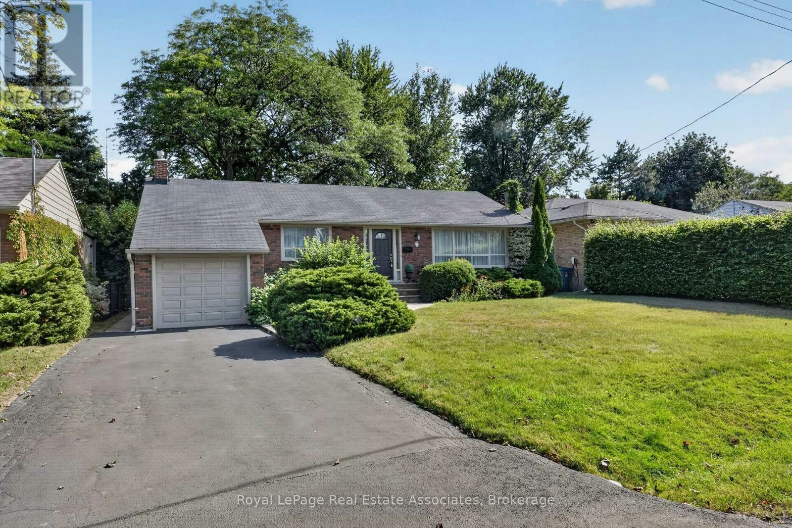 7 Greening Crescent, Toronto, ON, M9A 1N9