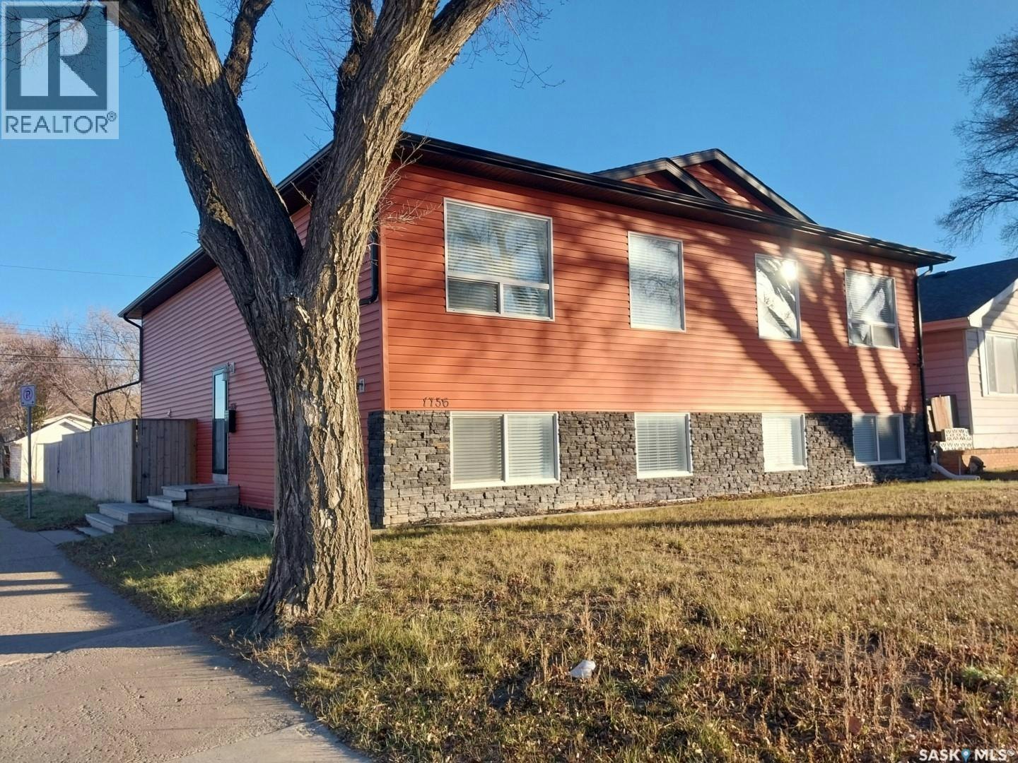 1736 C Avenue N, Saskatoon, SK, S7L 1L7