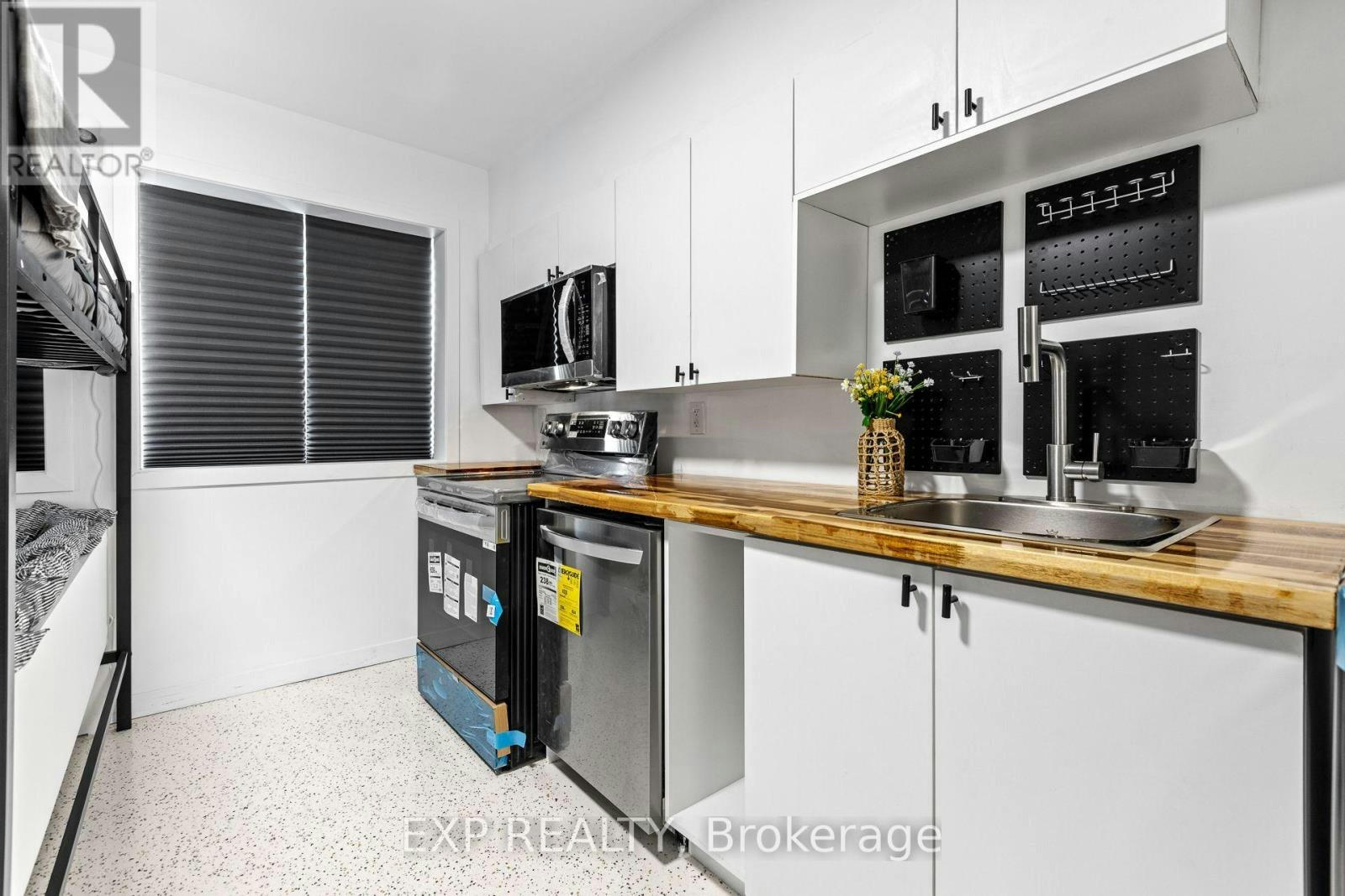 9-204 Ste Monique Street, Ottawa, ON, K1L 7R1 - 3