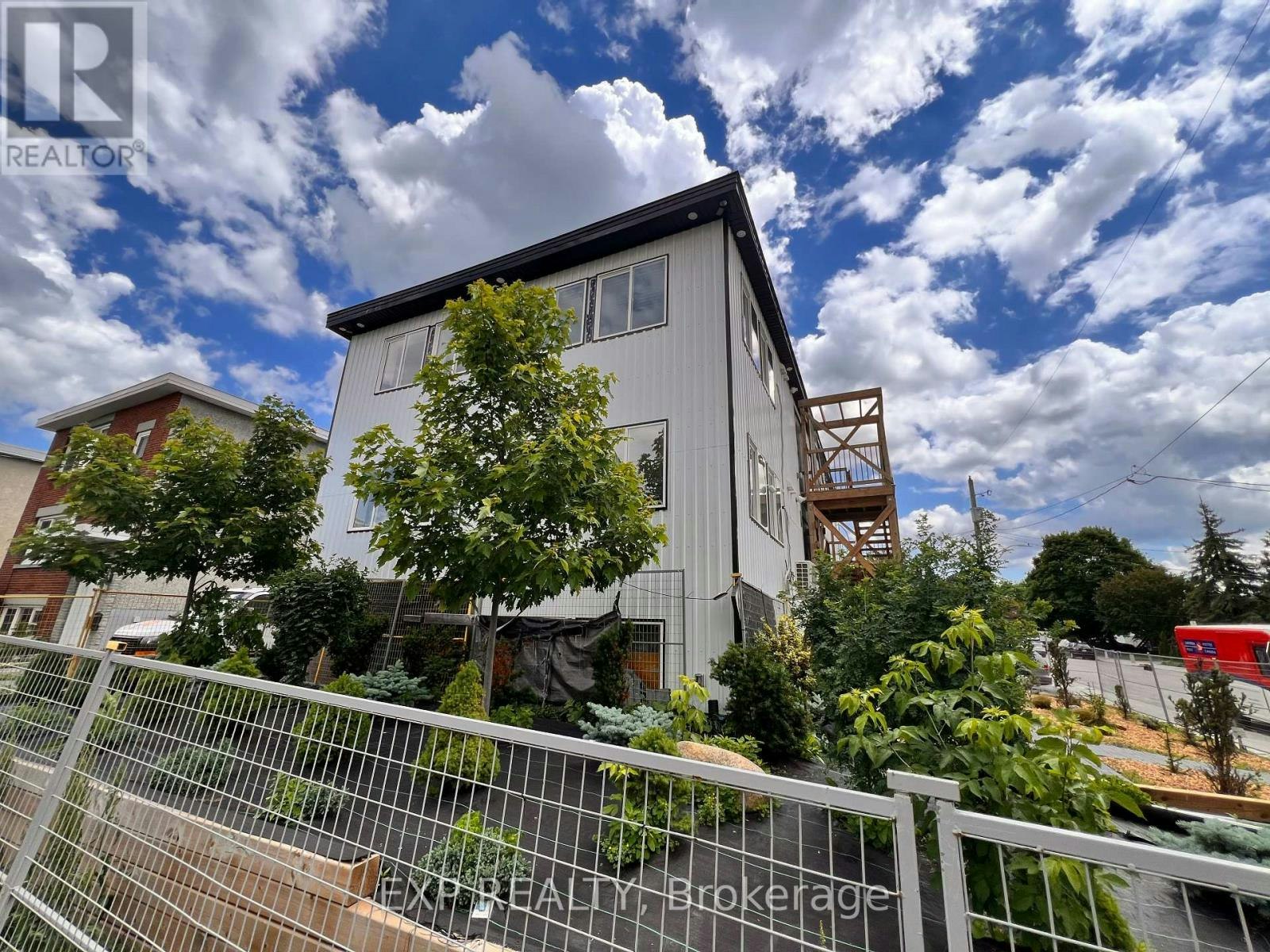 9-204 Ste Monique Street, Ottawa, ON, K1L 7R1