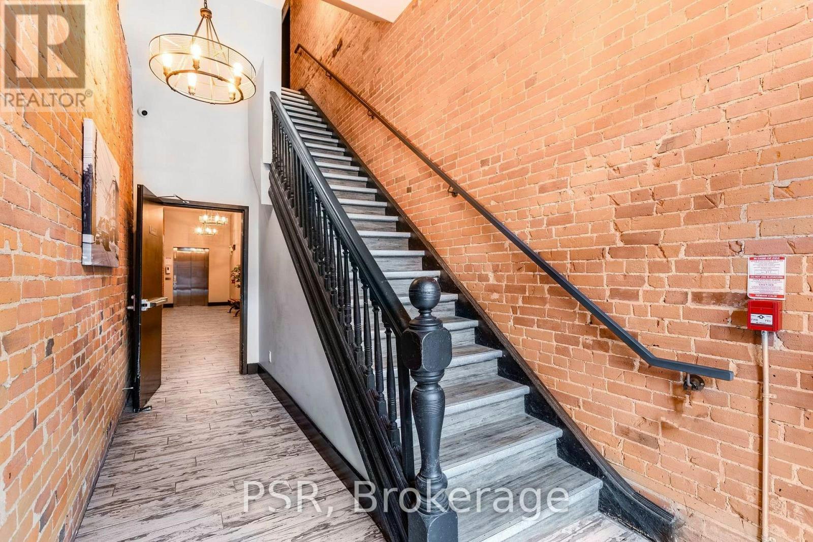 201-2870 Dundas Street W, Toronto, ON, M6P 1Y8 - 2