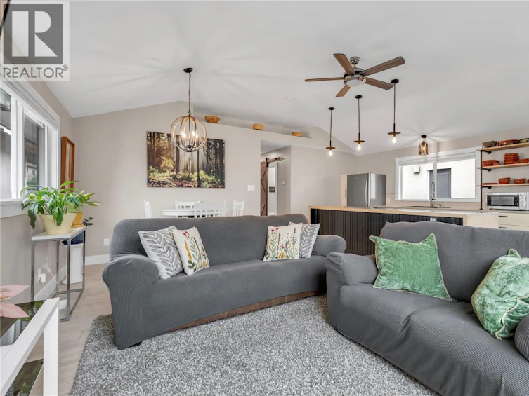 448 Caribou Street, Penticton, BC, V2A 5W6 - 8