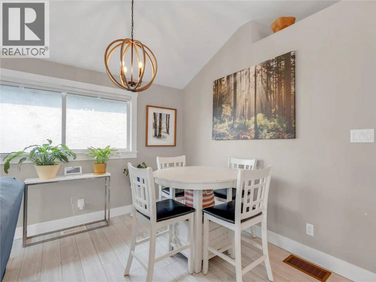 448 Caribou Street, Penticton, BC, V2A 5W6 - 12