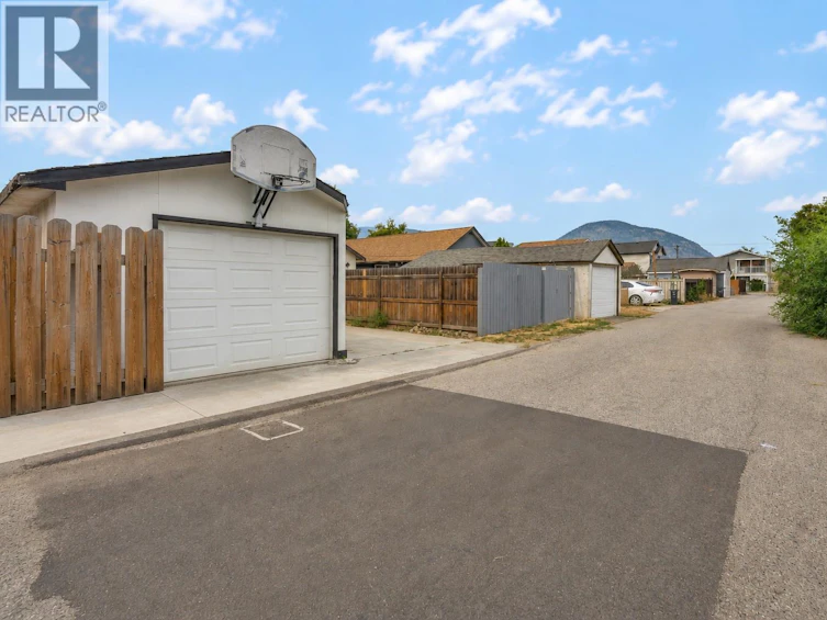 448 Caribou Street, Penticton, BC, V2A 5W6 - 36