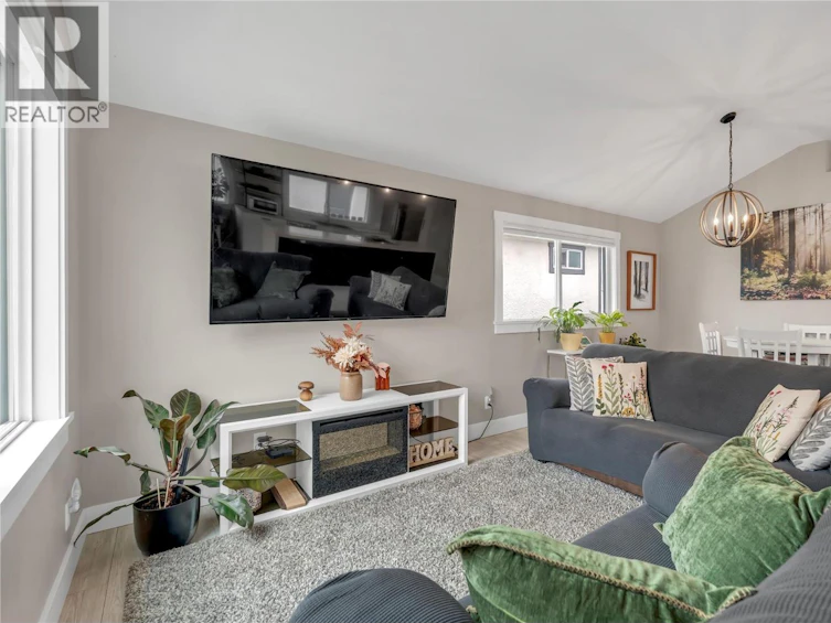 448 Caribou Street, Penticton, BC, V2A 5W6 - 9