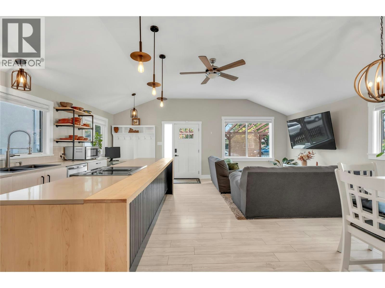 448 Caribou Street, Penticton, BC, V2A 5W6 - 10