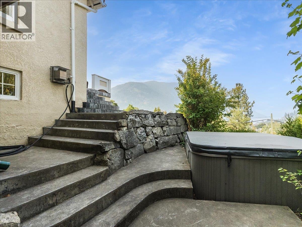 411 Hamilton Avenue, Nelson, BC, V1L 3G1 - 41