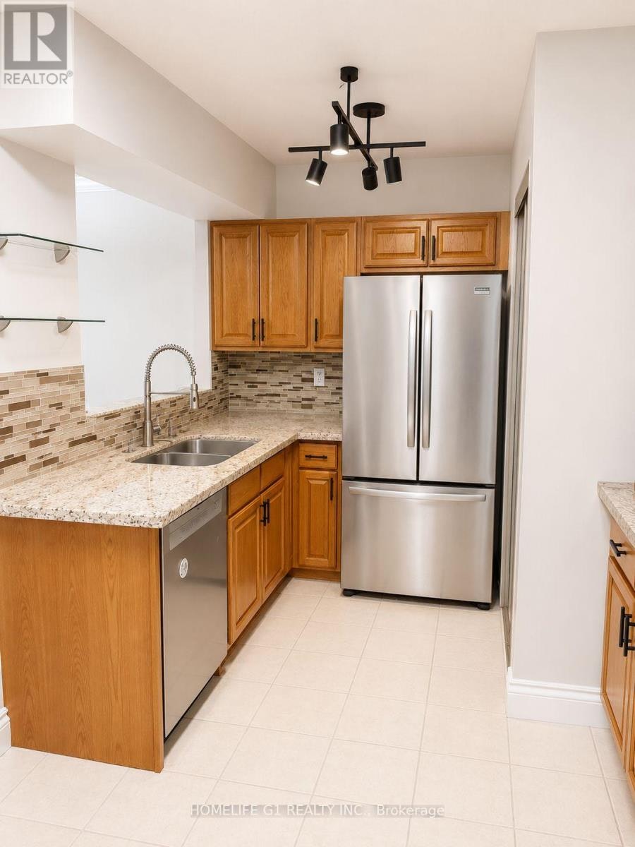 301-633 Bay Street, Toronto, ON, M5G 2G4 - 2