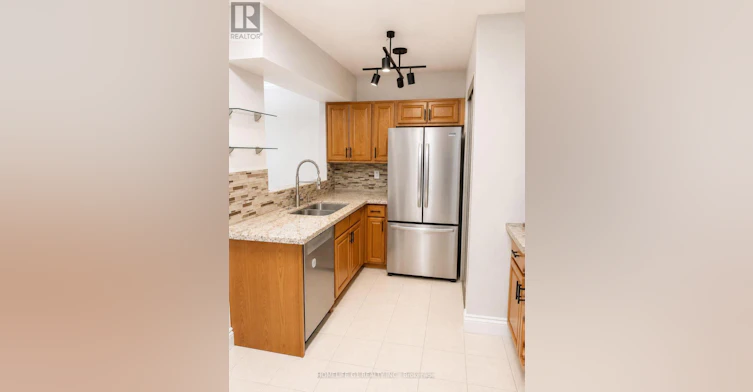 301-633 Bay Street, Toronto, ON, M5G 2G4 - 2