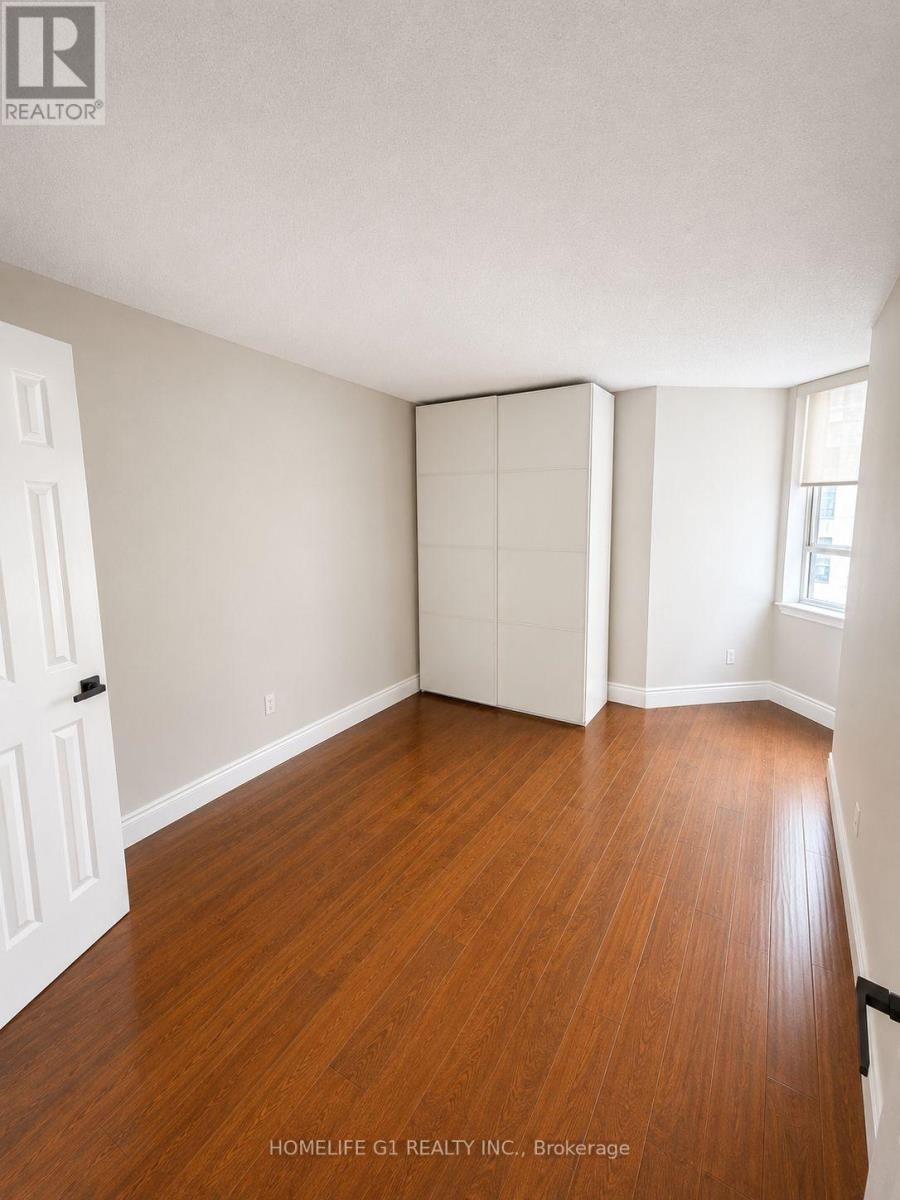 301-633 Bay Street, Toronto, ON, M5G 2G4 - 9