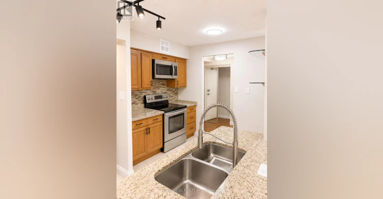 301-633 Bay Street, Toronto, ON, M5G 2G4 - 3