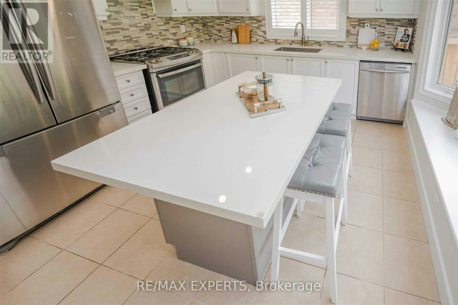 27 Mooney Trail, New Tecumseth, ON, L9R 0J4 - 11