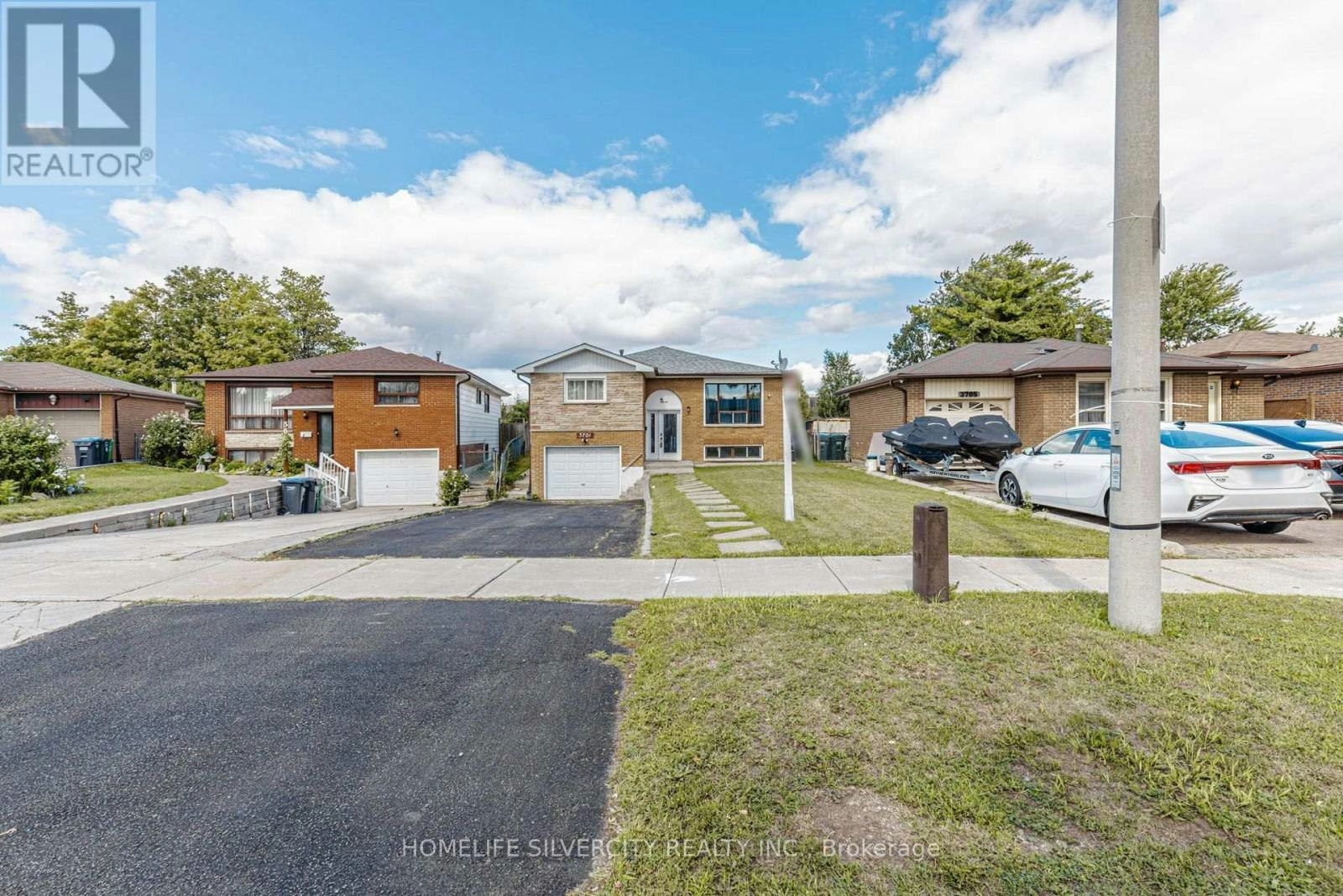 3701 Keenan Crescent, Mississauga, ON, L4T 3M1