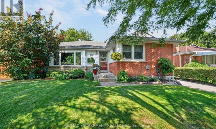 465 Springbank Crescent