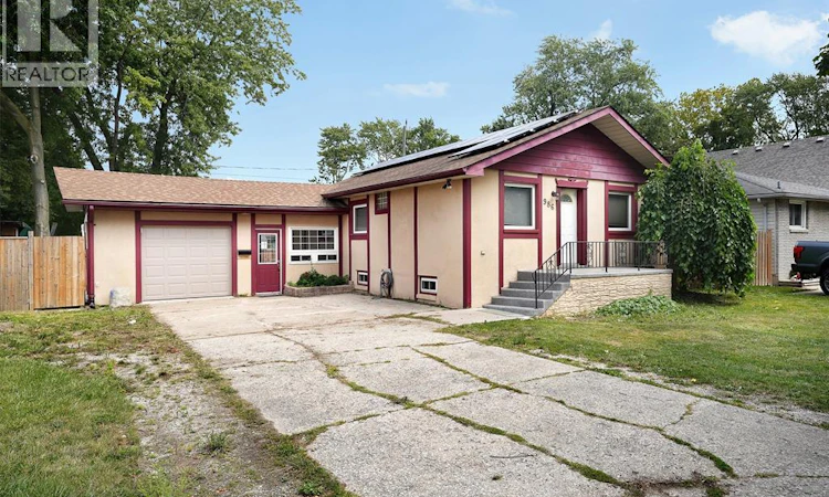 986 Eastlawn
