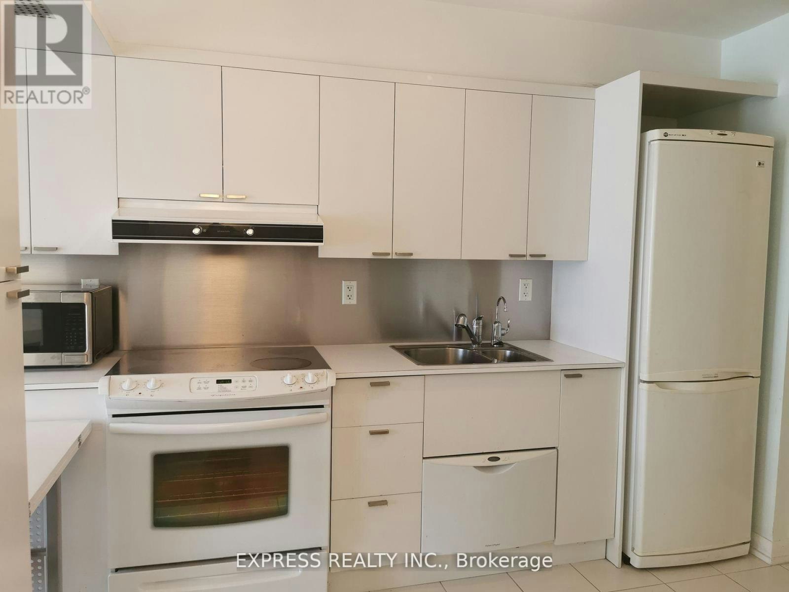 930-111 Elizabeth Street, Toronto, ON, M5G 1P7