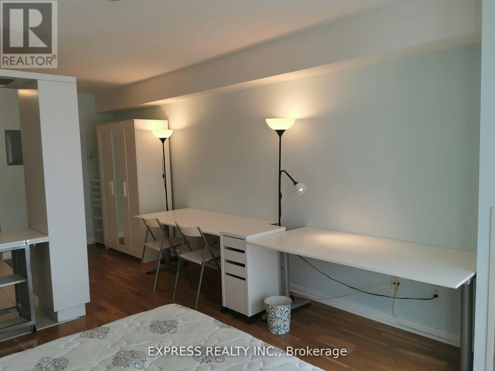 930-111 Elizabeth Street, Toronto, ON, M5G 1P7 - 4
