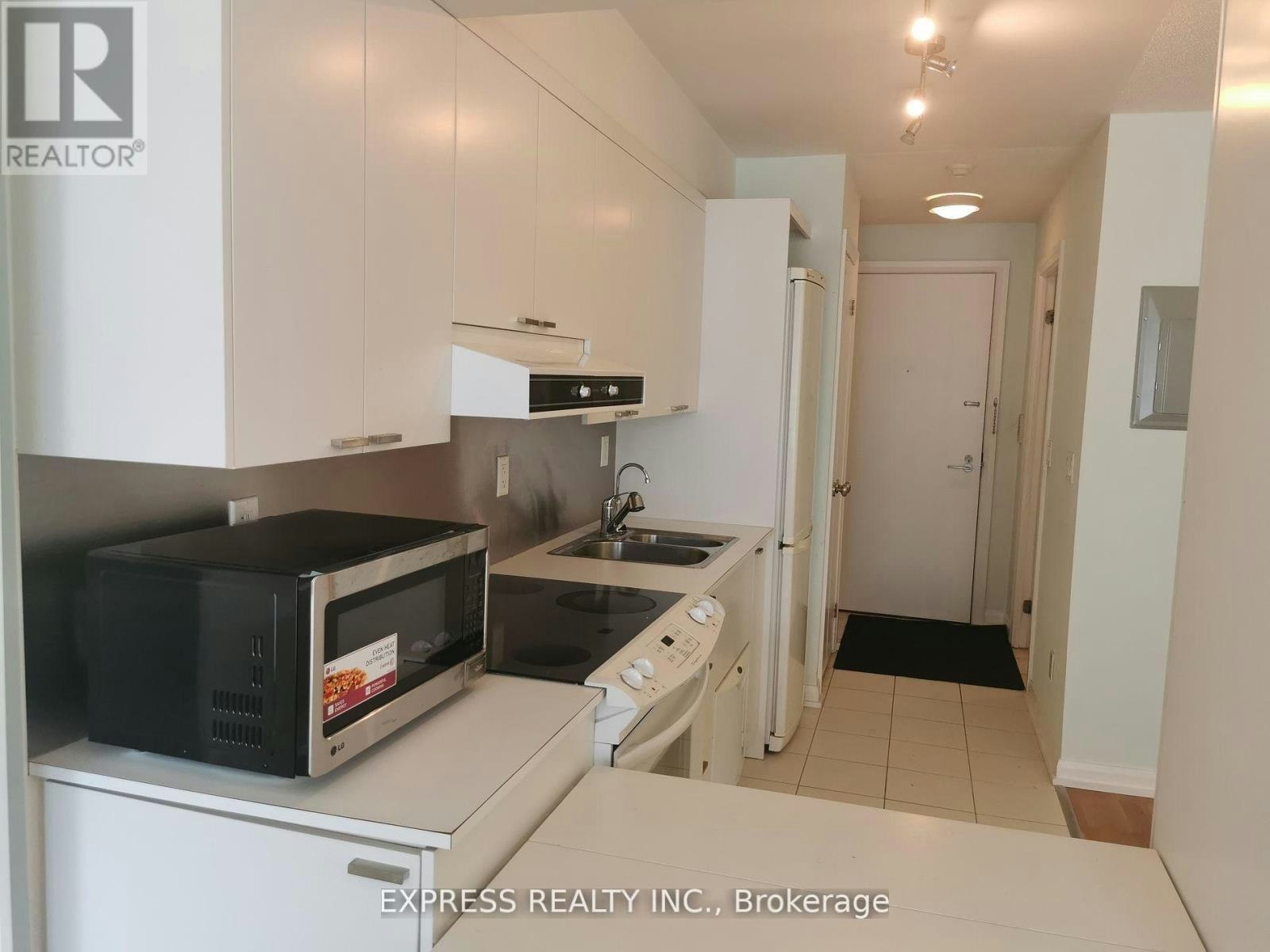 930-111 Elizabeth Street, Toronto, ON, M5G 1P7 - 2