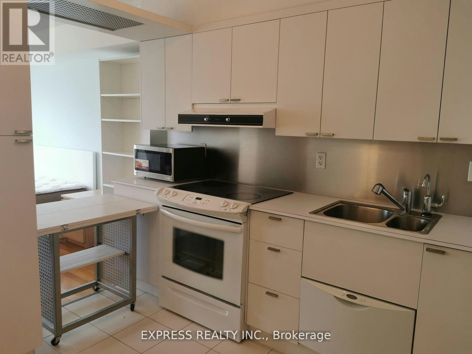 930-111 Elizabeth Street, Toronto, ON, M5G 1P7 - 3